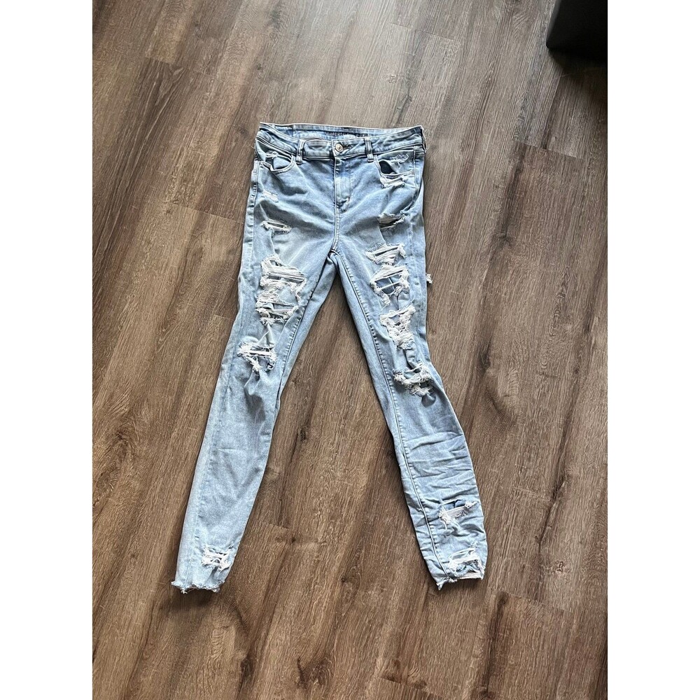 Light Wash Ripped American Eagle Jeans